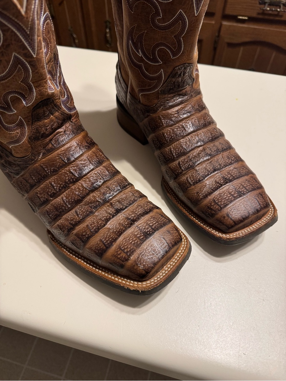 Cavender’s Western Cowboy Boots with Embossed Crocodile Print/ Size 10.5 - Picture 2 of 7